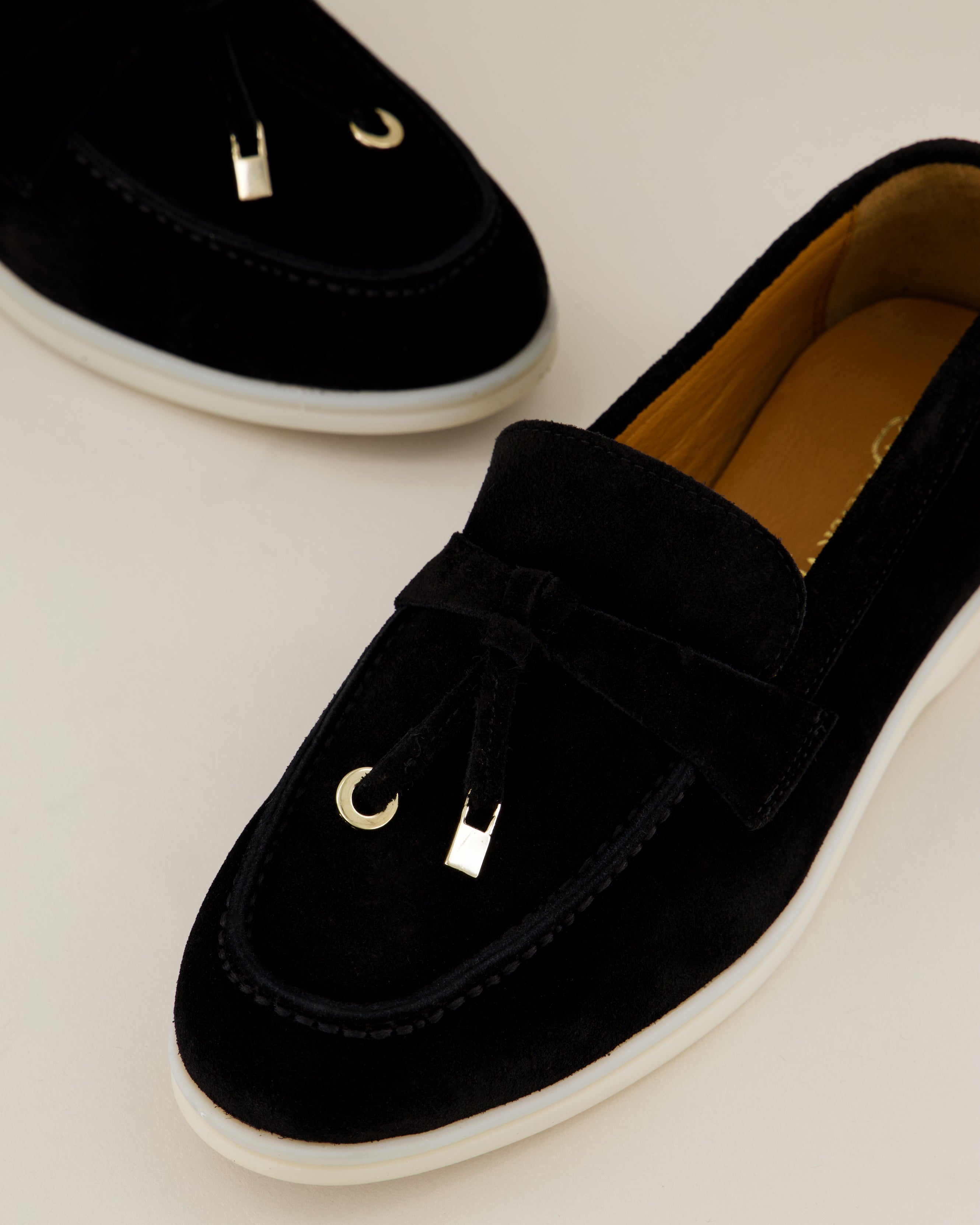 Nina Loafer AVWL01-Black