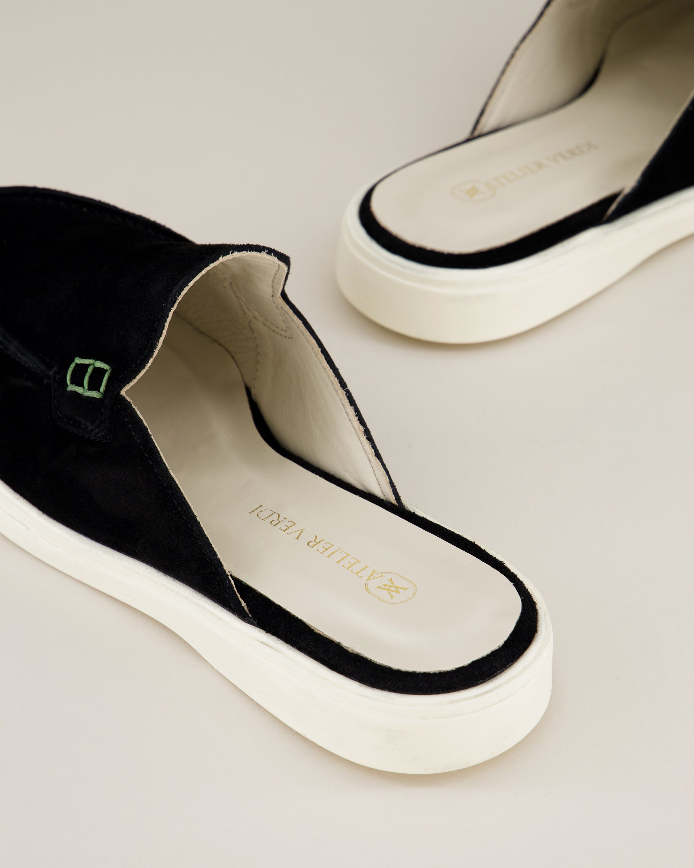 Laura Slip-On Loafer AVWSL02-Black